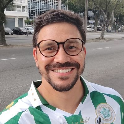 Gosto de futebol ⚽ e de Carnaval 🎭, amo o Flamengo ❤️🖤 e a Mocidade Independente de Padre Miguel 💚🤍