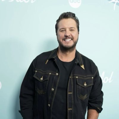 Country singer, songwriter, & proud southern son. I share stories of good times, family, and life on the road—bringing that down-home vibe in every song.