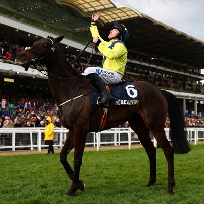 CarlC312's profile picture. Work in Pharma