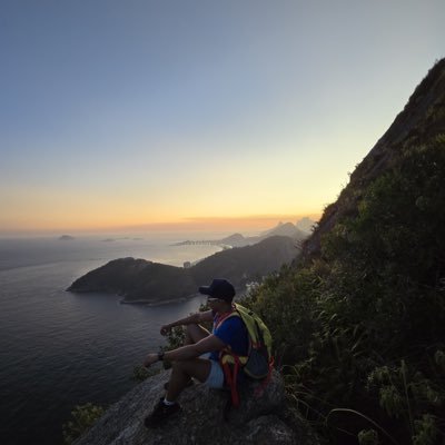 nascido no MS, morando no AM. Amando os dois Estados. Sou Portela, Caprichoso e Santos.