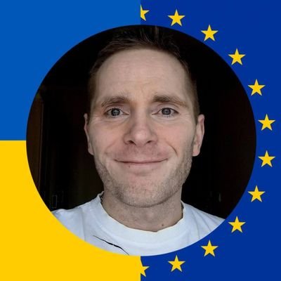 Všeobecná sestra, co má za manželku taky zdravotní sestru. Baví mě medicína, miluju fantasy, komiksy, pcgaming a svoji ženu a dva syny.
