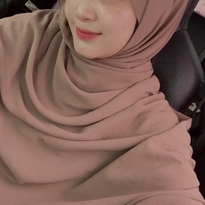 theonlyhilsya's profile picture. iya, ini aku.