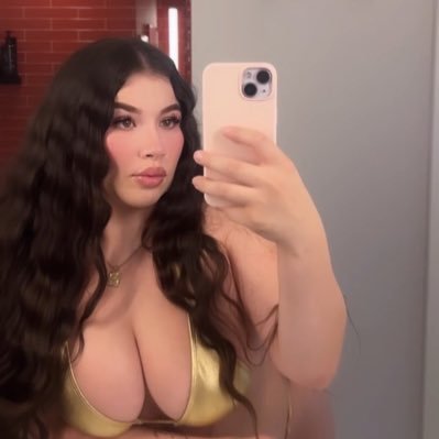 juicyjelina's profile picture. 