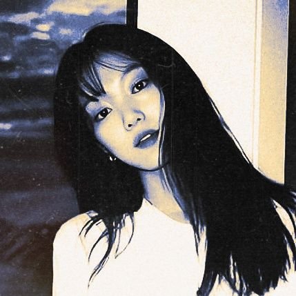 Roekmaya's profile picture. Senja tiada seelok kenangan, dan aku sendiri di sini merawat luka dalam diam yang menggema, di antara bisikan rindu yang tak henti-henti menyapa.