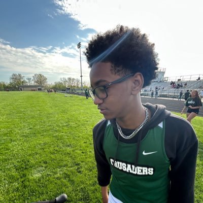 Track runner (9th) Sprinter last know 100m time 12.34 last know 400m time 1.24 last known 200 27.95 discus throw 66’6 shot put 22’7 email: brandonkeonte5@gmail