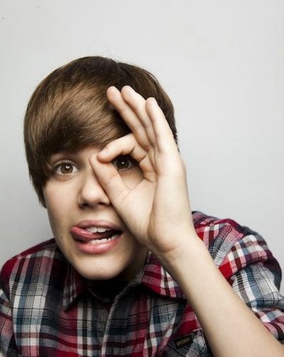JustinDrBieberD's profile picture. Justin Drew Bieber (London, Ontario, 1 de marzo de 1994)5 es un cantante canadiense de pop. En 2008 un ejecutivo de la industria de la música llamado Scooter Br