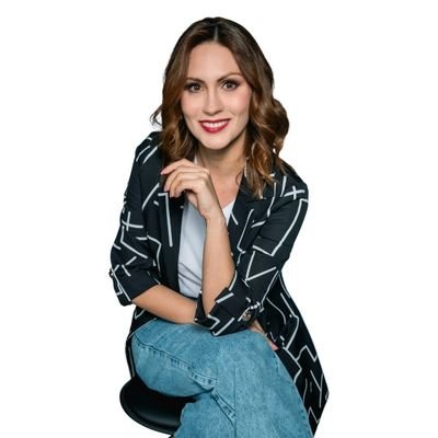 Caleña | En Instagram @angelacollazosnews |
Presentadora en @redmasnoticias | Mis comentarios y contenido no comprometen al medio en el que trabajo