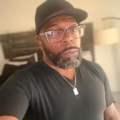 Grown Ass Man, Carving my own path in this thing called lyfe. living everyday like itās my last! Cum along for the ride š