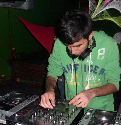 zhawiie's profile picture. 