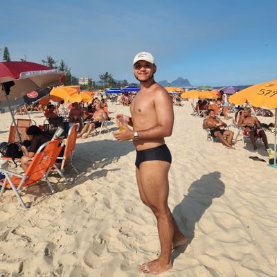 Quase 28 | touro | carioca.
mais nada de legal pra colocar na bio.