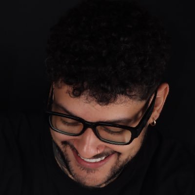 Apasionado por absolutamente nada. En insta salgo igual. Te ayudo a graduarte sin sufrir tanto. En Letrados no escribo groserías.
