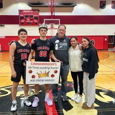 Proud father of 4, Financial Advisor, Sports Dad, Blessed, Rom 8:28