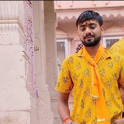 ॐ कृष्णाय वासुदेवाय हरये परमात्मने॥
प्रणत: क्लेशनाशाय गोविंदाय नमो नम:॥
श्री हरिदास श्री कुंज बिहारी