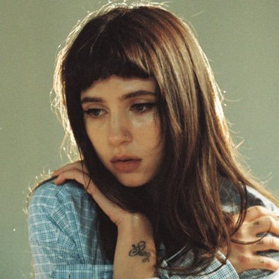 Perfil do primeiro portal de notícias sobre a Clairo no mundo.