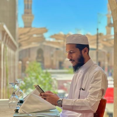 Shariah graduate | Student of Hadith at Islamic University of Madinah | Calligrapher | Mountaineer | Wayfarer