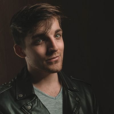 HernanQuevedo27's profile picture. Si te atas un hilo a tu dedo, se pone morado.