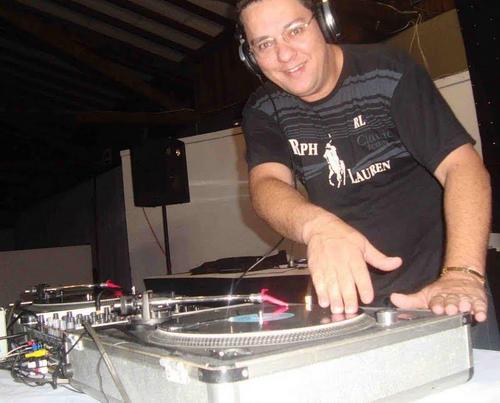 Sou DJ de anos 80, 90, 2000 e todos os ritmos no TOP HITS todos os sábados sempre as 22:00 horas e mulheres free até as 23:00 horas em blumenau - SC
