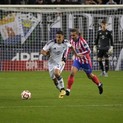 Jugador de fútbol, Marbella C.F. Graduado en Psicología por la UNED. Master en Psicología del Deporte.