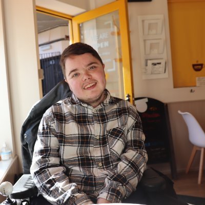 Undergraduate Sports Journalism at BCU. Head of rugby for Switch Sport. Radio presenter/producer at Scratch Radio for Tiger Media.