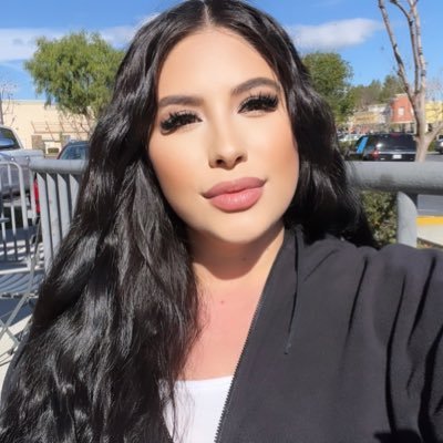 nia_steph's profile picture. Getting through life, one filter at a time ✨