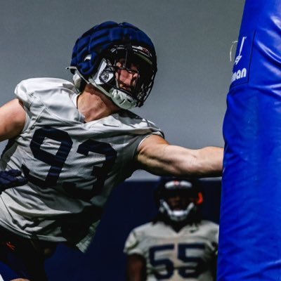 bkoudelka55's profile picture. DE @uvafootball