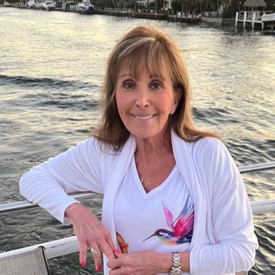 Lindyrinaldi's profile picture. Heaven is a little closer when you are by the ocean........listening to Steve Perry