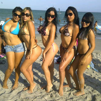 me encanta bailar! la fiesta y la musica! tambien el chupirul! jajaja  ;)  Rp en @by_latino reservenme!!! 41691820