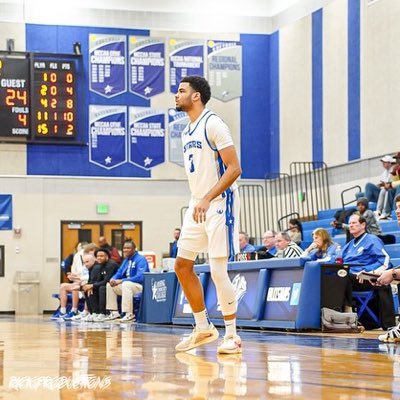 6’7 195 Lansing Community college basketball forward