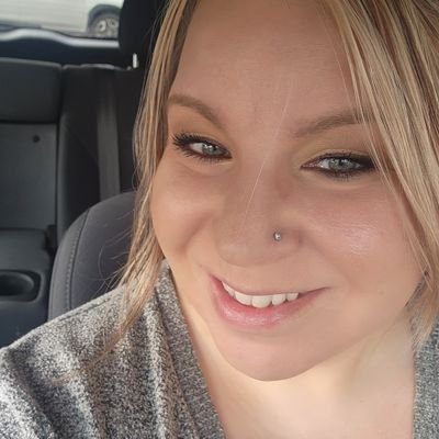 Blondiey's profile picture. Singer/writer/artist/epic.nerd.mom
Will sing just about anything.  
#renenoelle on smule