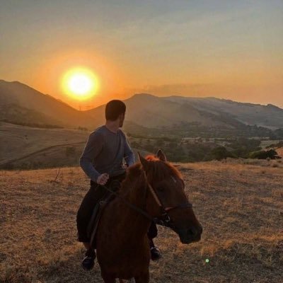aiz_ihsan's profile picture. وَ قُلْ رَبِّ زِدْنِى عِلْمًا