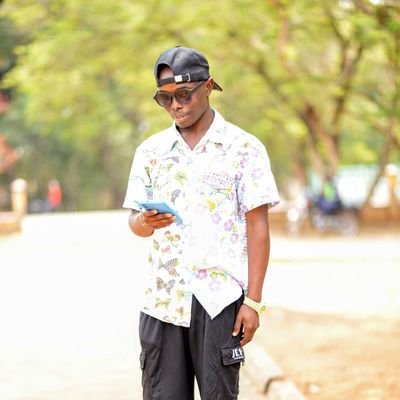 AkunguMeshack's profile picture. playing video games