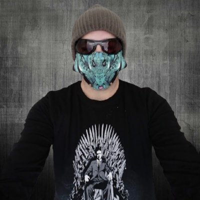 vicenamon's profile picture. Leo, escribo y podcasteo.
En @TerritorioExt, de @dentromonolito.
Terror, rock, historia.