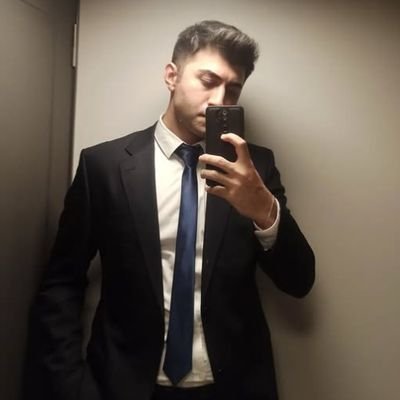 ekcyigitt's profile picture. fortis et liber