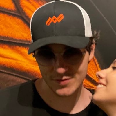 👁️ creative director 💎 crypto / ai tech hunter ❤️🔥 building @musiclounge to monetize great taste🎵 & helping @qorbiworld tokenize e-sports gaming 🎯
