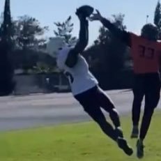 WR/CB |6’0|185lbs|4.3s40 time|3.1Gpa|EliteRoute Runner|. Philippians 4:13 @emazarchie@gmail.com https://t.co/Fw1SsNiKgO