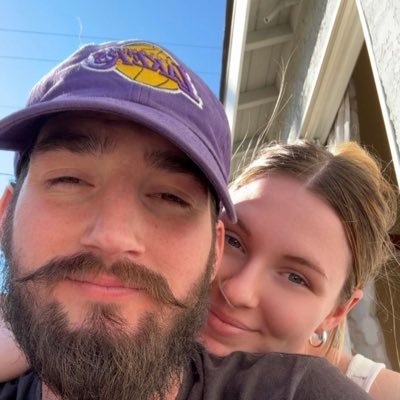 b_peppard's profile picture. Hi! I’m Ben :)