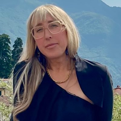 VP, Product Marketing. B2B tech storyteller, leader & mentor. Champion of transparency & accountability in leadership. Weiner dog mom.
