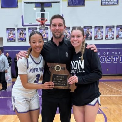 Della Lamb 16 3SSB Coach @dellalamb_bball
Notre Dame De Sion Assistant Coach @BasketballSion