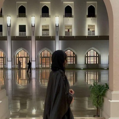 ''الطـمأنـينه التـي تسـكنُ قـلبي هـي أنّـنا تحـت رعـايه اللـه فـي كُـلّ ظـرف''