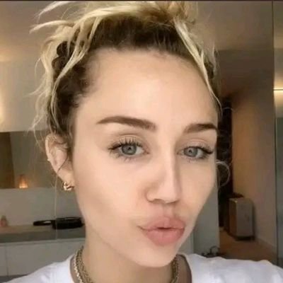 please my fans don't chat with the scammers ok love you all 💕😘😘😘