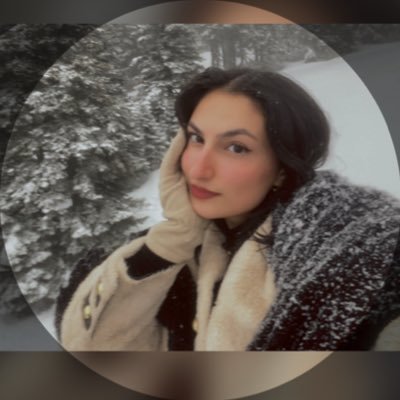 gülmüyoruz sadece acı