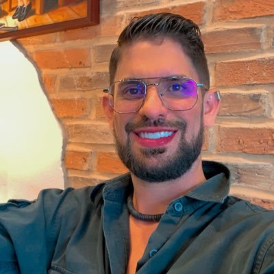 Hola, Soy Mario! Bienvenido a mi perfil, pase y busque lo que necesite, si no lo encuentra pregunte. Vida virtual, la real es diferente.  @mariosiraoficial
