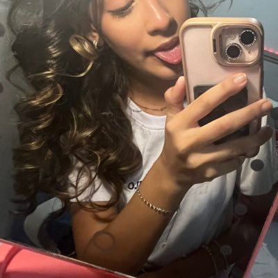 laav7_'s profile picture. ig: _lavinials