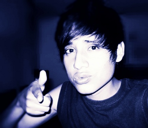 hoola c: mi nombre es yaiir velher' conoceme sooy chido  :3