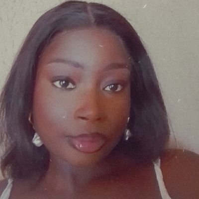 A babe from Jos!!
Period care package curator.
Makeup artist.
Psychologist!