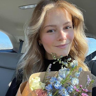 LynneDarci38749's profile picture. 