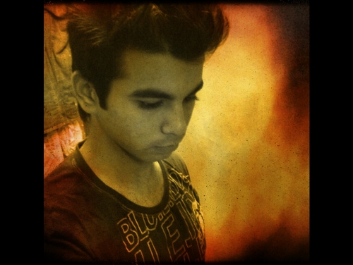 BoneyKewlani's profile picture. 