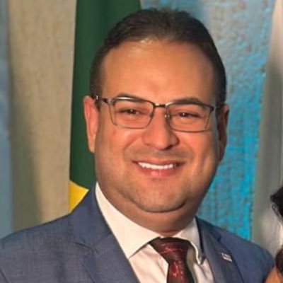 Advogado publicista, constitucionalista, civilista, tributarista. OAB-PI: 19068. Procurador Chefe da ADAPI.