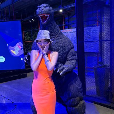 ariel_mo0n's profile picture. Community first! 💙🦙