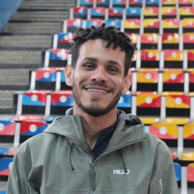 3.2 • Caracas • Lcdo. en Com. Social y Locutor - UCV 📰🎙️• Periodista / Copywriter • Hablamos de todo un poco • Venezuela❤